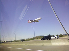 Máy bay hành khách sắp sửa đáp xuống phi trường Pearson, Toronto